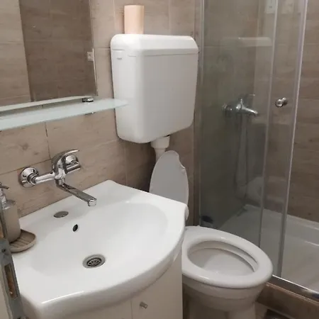Apartman Emova *